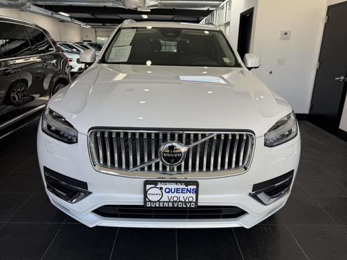 Crystal White 2023 Volvo XC90 B6 Plus 6-Seater
