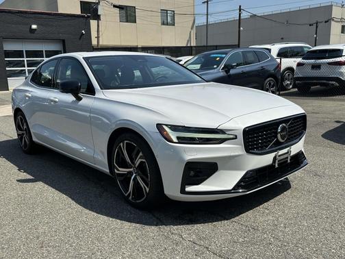 2023 Volvo S60 B5 AWD Plus Dark