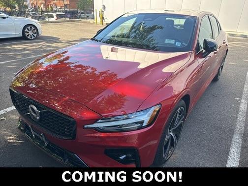 2023 Volvo S60 B5 AWD Ultimate Dark