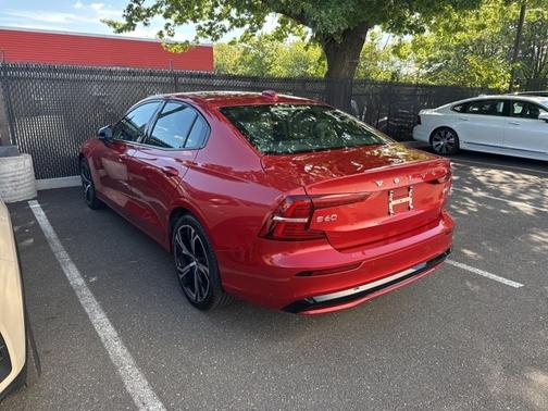 2023 Volvo S60 B5 AWD Ultimate Dark