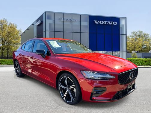 2023 Volvo S60 B5 AWD Ultimate Dark