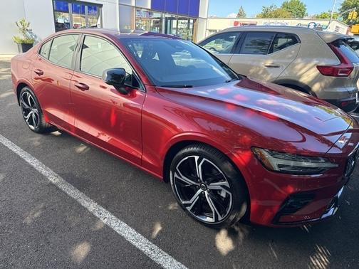 2023 Volvo S60 B5 AWD Ultimate Dark