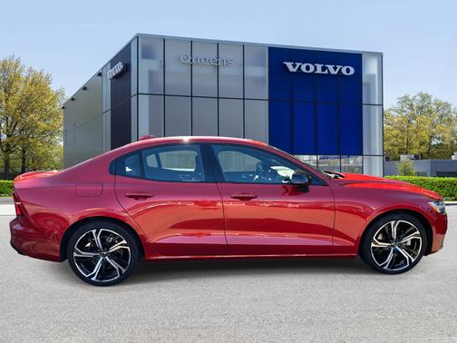 2023 Volvo S60 B5 AWD Ultimate Dark