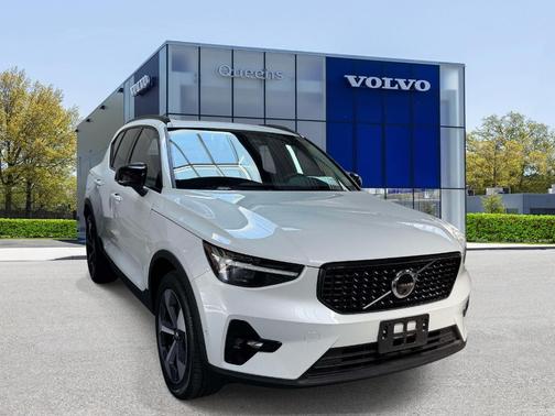 Crystal White 2026 Volvo XC40 B5 Plus