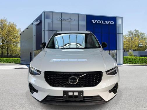 Crystal White 2026 Volvo XC40 B5 Plus