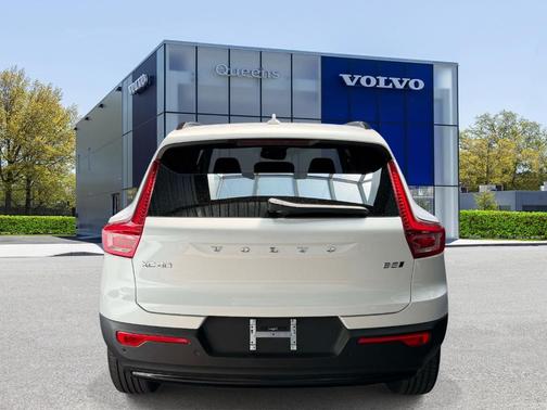 Crystal White 2026 Volvo XC40 B5 Plus