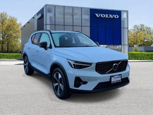 Cloud 9 White 2026 Volvo XC40 B5 Plus
