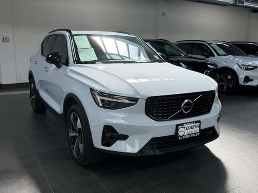 Cloud 9 White 2026 Volvo XC40 B5 Plus