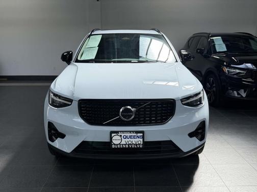 Cloud 9 White 2026 Volvo XC40 B5 Plus