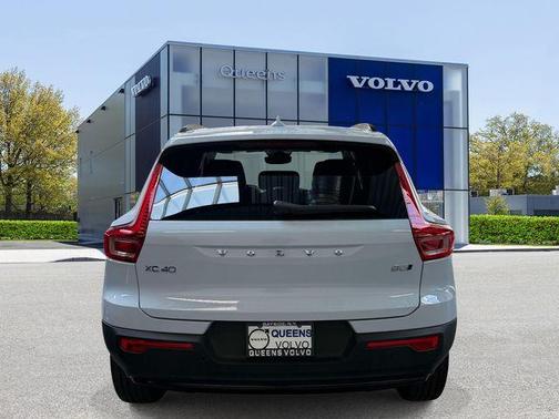 Cloud 9 White 2026 Volvo XC40 B5 Plus