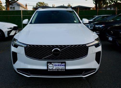 Crystal White Pearl 2026 Volvo XC90 B5 Core