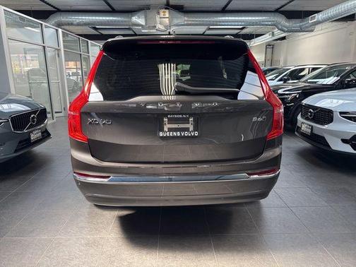 Platinum Gray Metallic 2023 Volvo XC90 B6 Ultimate 7-Seater