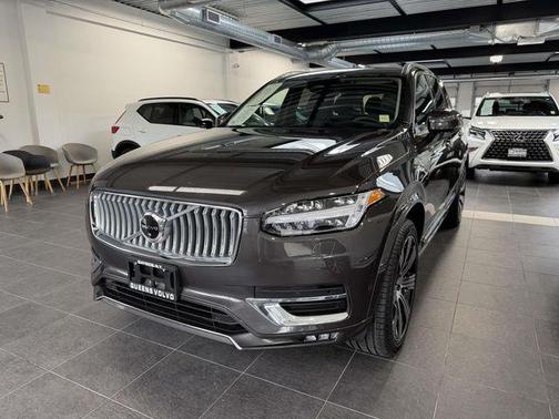 Platinum Gray Metallic 2023 Volvo XC90 B6 Ultimate 7-Seater