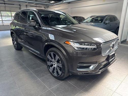 Platinum Gray Metallic 2023 Volvo XC90 B6 Ultimate 7-Seater