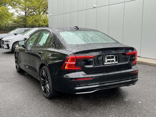 Onyx Black Metallic 2024 Volvo S60 B5 Plus Black Edition