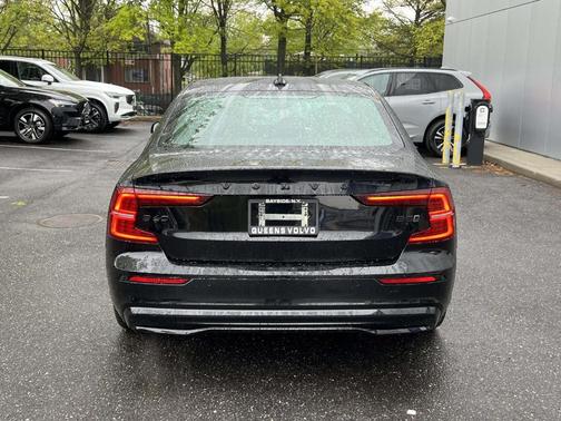 Onyx Black Metallic 2024 Volvo S60 B5 Plus Black Edition