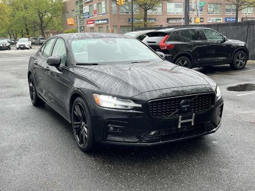 Onyx Black Metallic 2024 Volvo S60 B5 Plus Black Edition