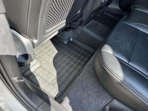 2023 Volvo XC40 B5 AWD Plus Dark