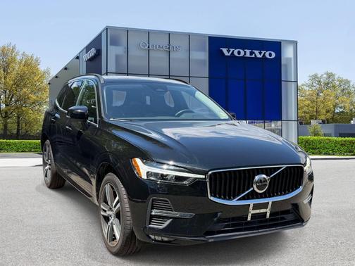 Onyx Black Metallic 2022 Volvo XC60 B5 Momentum