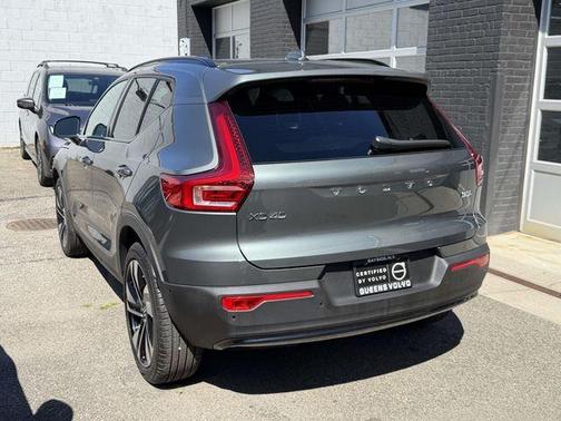 Forest Green 2026 Volvo XC40 B5 Ultra