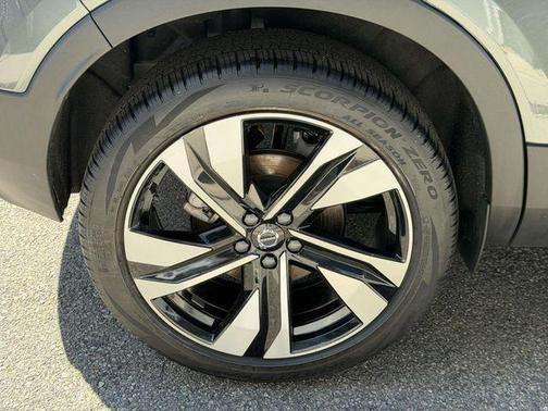Forest Green 2026 Volvo XC40 B5 Ultra