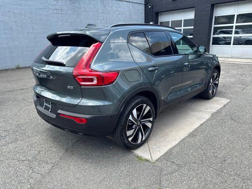 Forest Green 2026 Volvo XC40 B5 Ultra