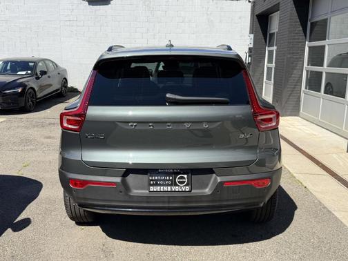 Forest Green 2026 Volvo XC40 B5 Ultra
