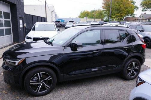 Onyx Black 2026 Volvo XC40 B5 Core