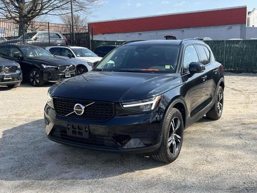 Onyx Black 2026 Volvo XC40 B5 Core