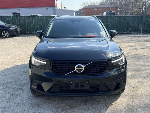 Onyx Black 2026 Volvo XC40 B5 Core