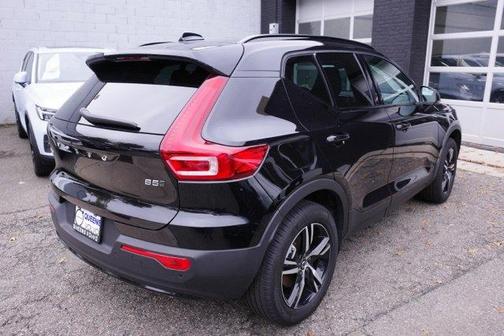 Onyx Black 2026 Volvo XC40 B5 Core