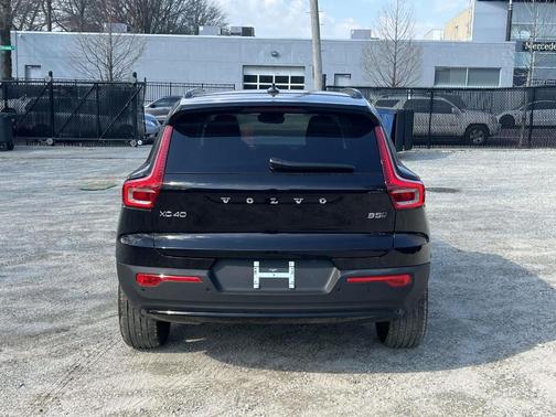 Onyx Black 2026 Volvo XC40 B5 Core