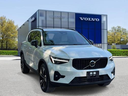 Crystal White 2026 Volvo XC40 B5 Ultra