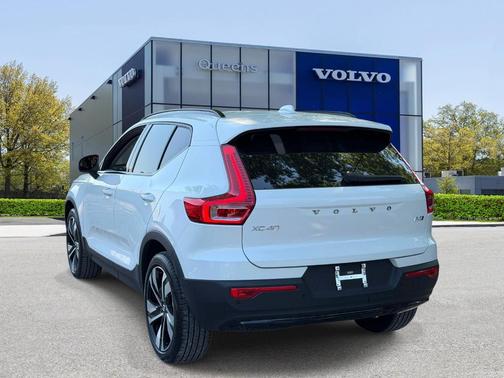 Crystal White 2026 Volvo XC40 B5 Ultra