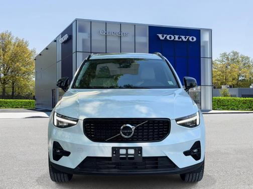 Crystal White 2026 Volvo XC40 B5 Ultra