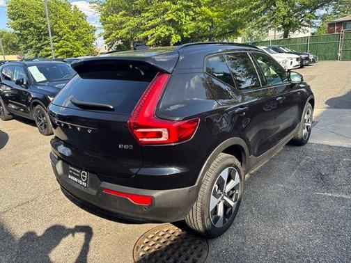 Onyx Black 2026 Volvo XC40 B5 Plus