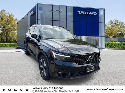 Onyx Black 2026 Volvo XC40 B5 Plus