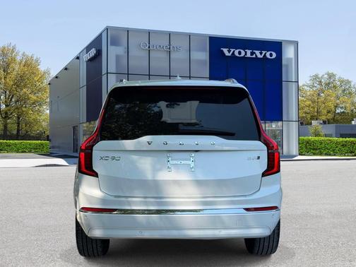 Crystal White Pearl 2026 Volvo XC90 B6 Core