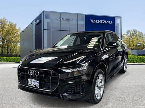 Mythos Black Metallic 2023 Audi Q8 55 Premium