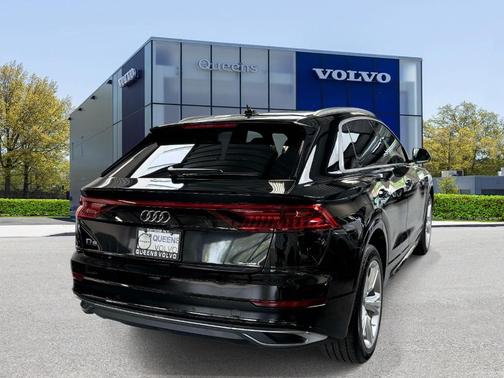 Mythos Black Metallic 2023 Audi Q8 55 Premium
