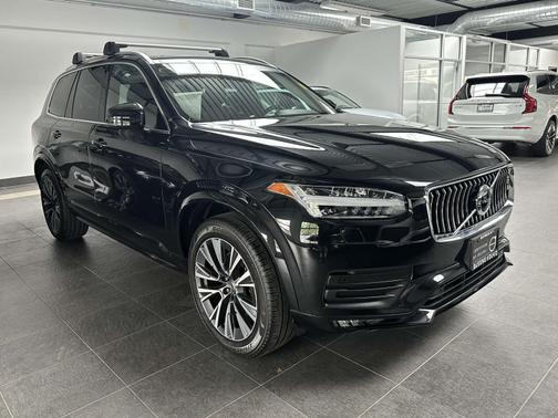 2022 Volvo XC90 T6 AWD Momentum 7 Seater