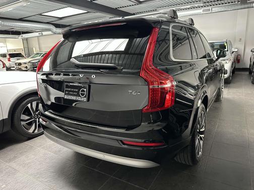 2022 Volvo XC90 T6 AWD Momentum 7 Seater