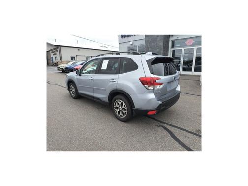 Ice Silver Metallic 2021 Subaru Forester Premium