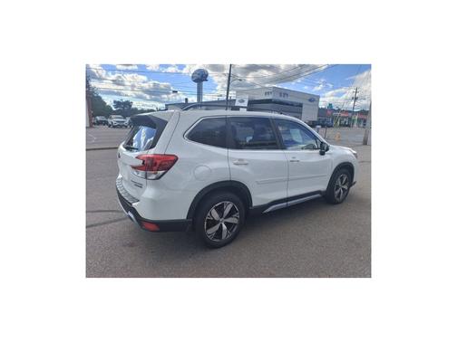 Crystal White Pearl 2021 Subaru Forester Touring