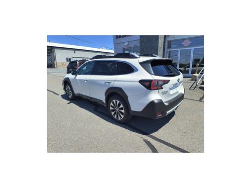 Crystal White Pearl 2024 Subaru Outback Touring XT