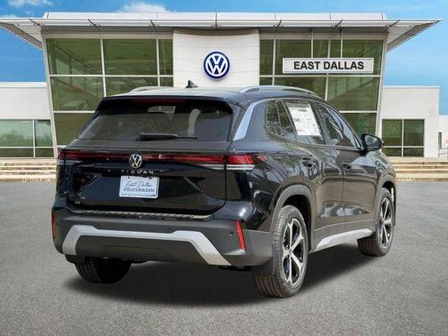 Deep Black Pearl Effect 2026 Volkswagen Tiguan 2.0T SE