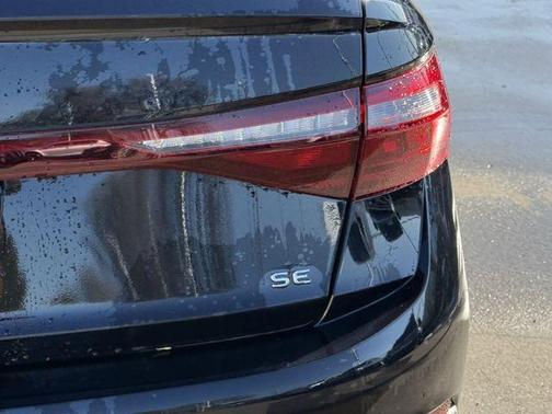 Deep Black Pearl Effect 2025 Volkswagen Jetta 1.5T SE