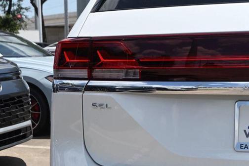Opal White Pearl Effect 2025 Volkswagen Atlas 2.0T SEL