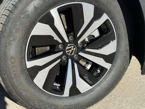 Opal White Pearl 2026 Volkswagen Atlas 2.0T SE