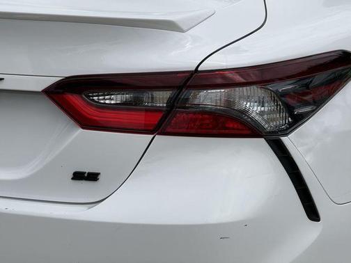 Ice 2023 Toyota Camry SE